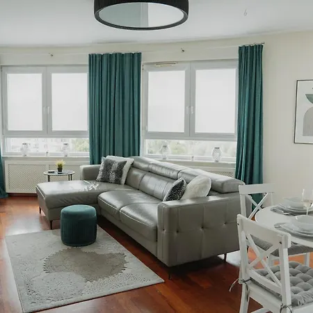 Apartment Upscale Next To Metro Warsaw