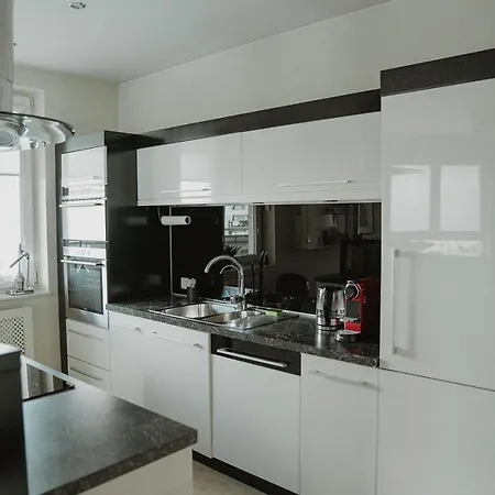 דירה Upscale Next To Metro ורשה
