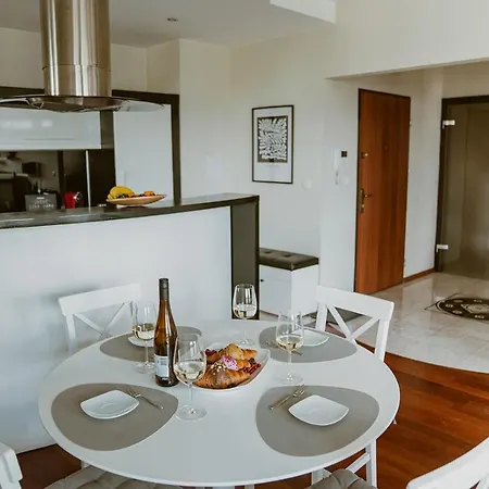 Upscale Next To Metro Daire *