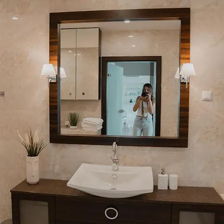 Appartamento Upscale Next To Metro *